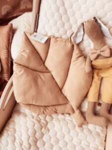 Poduszka dziecięca – Listek beżowa organiczna bawełna