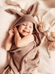Ręcznik dziecięcy z kapturem – Orzechowe frotte bawełniane z certyfikatem