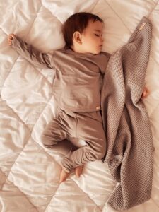 Bluzka i legginsy dziecięce – Szara organiczna bawełna GOTS